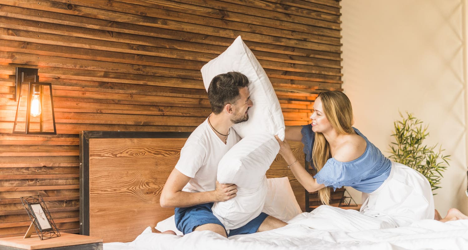 Cara Bikin Staycation Romantis yang Berkesan